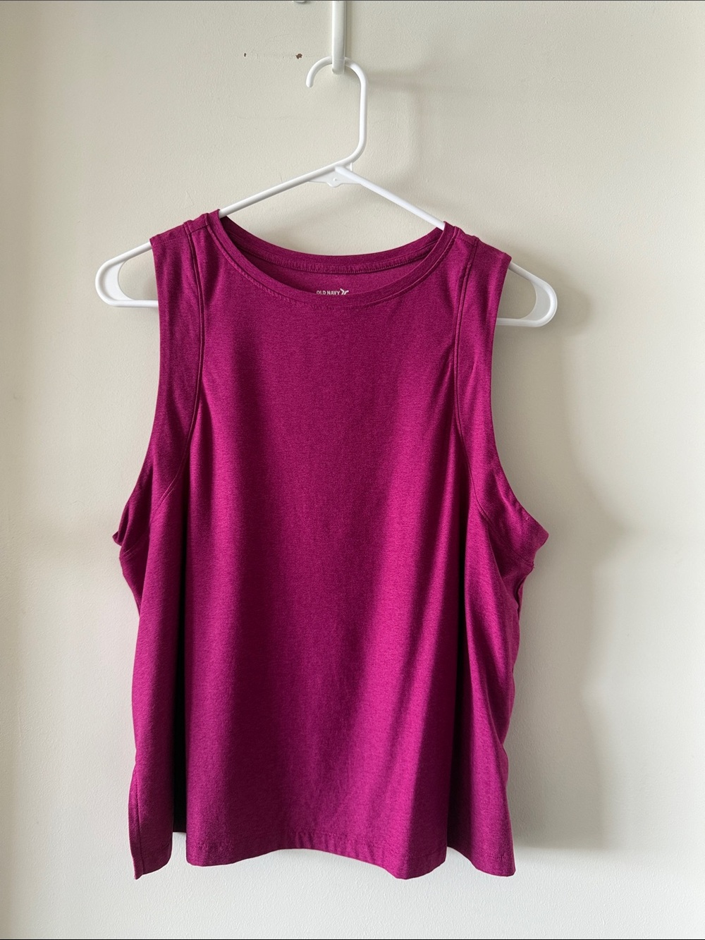 EUC Old Navy Active CloudMotion Go Dry Tank